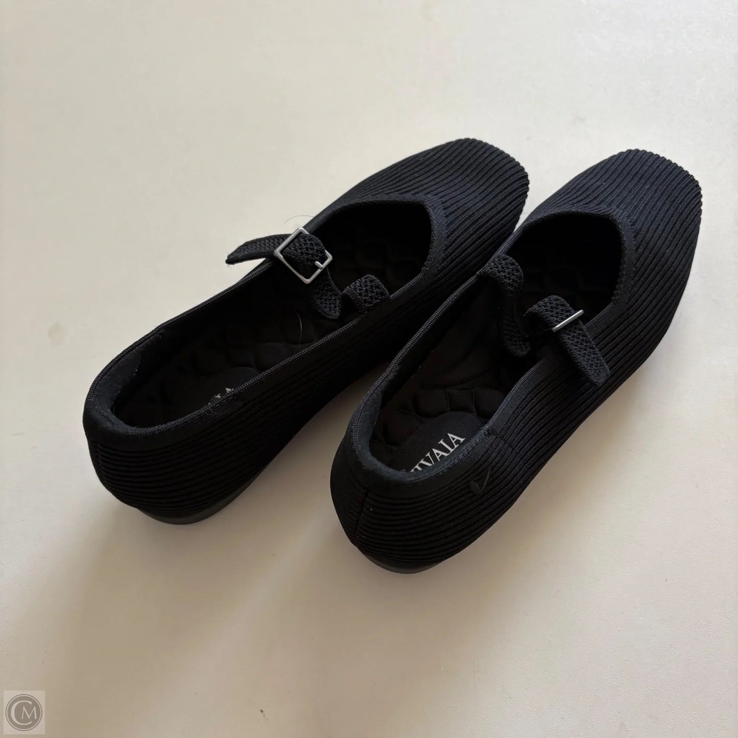 Shoes Flats By Vivaia In Black, Size: 6