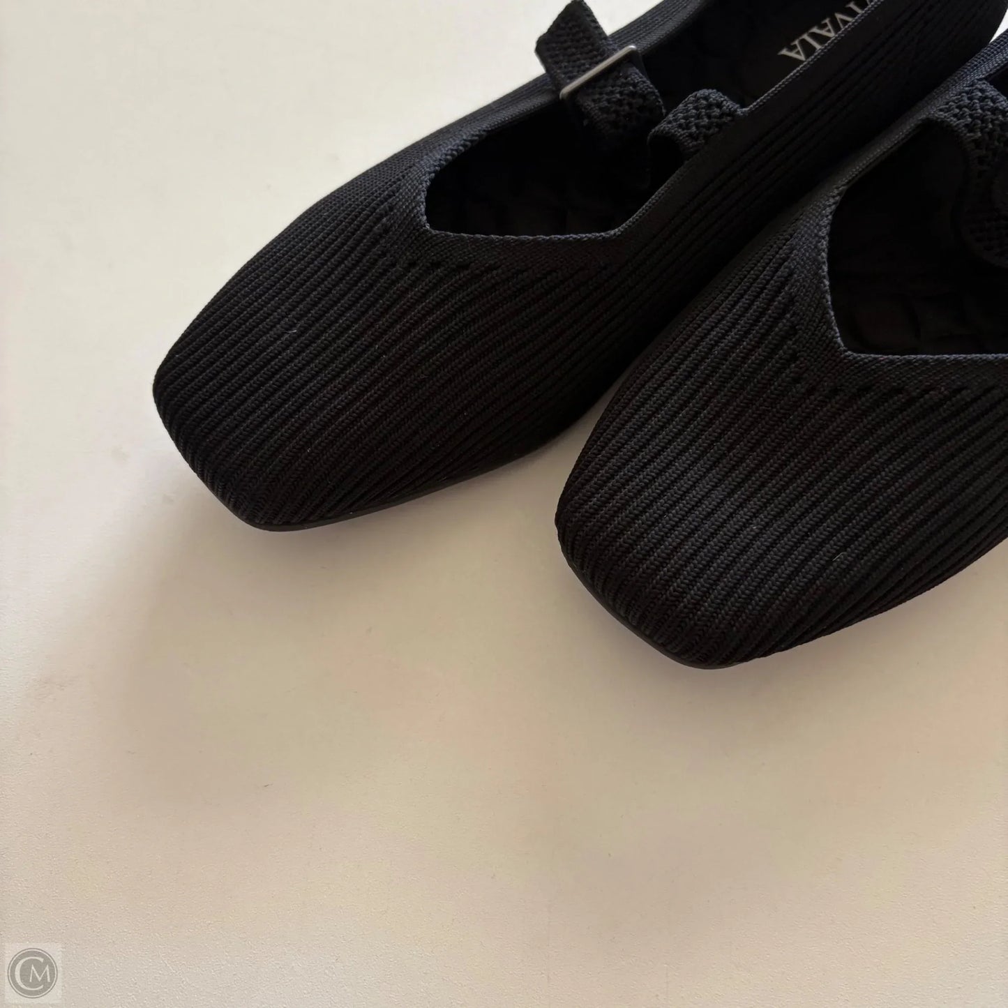 Shoes Flats By Vivaia In Black, Size: 6