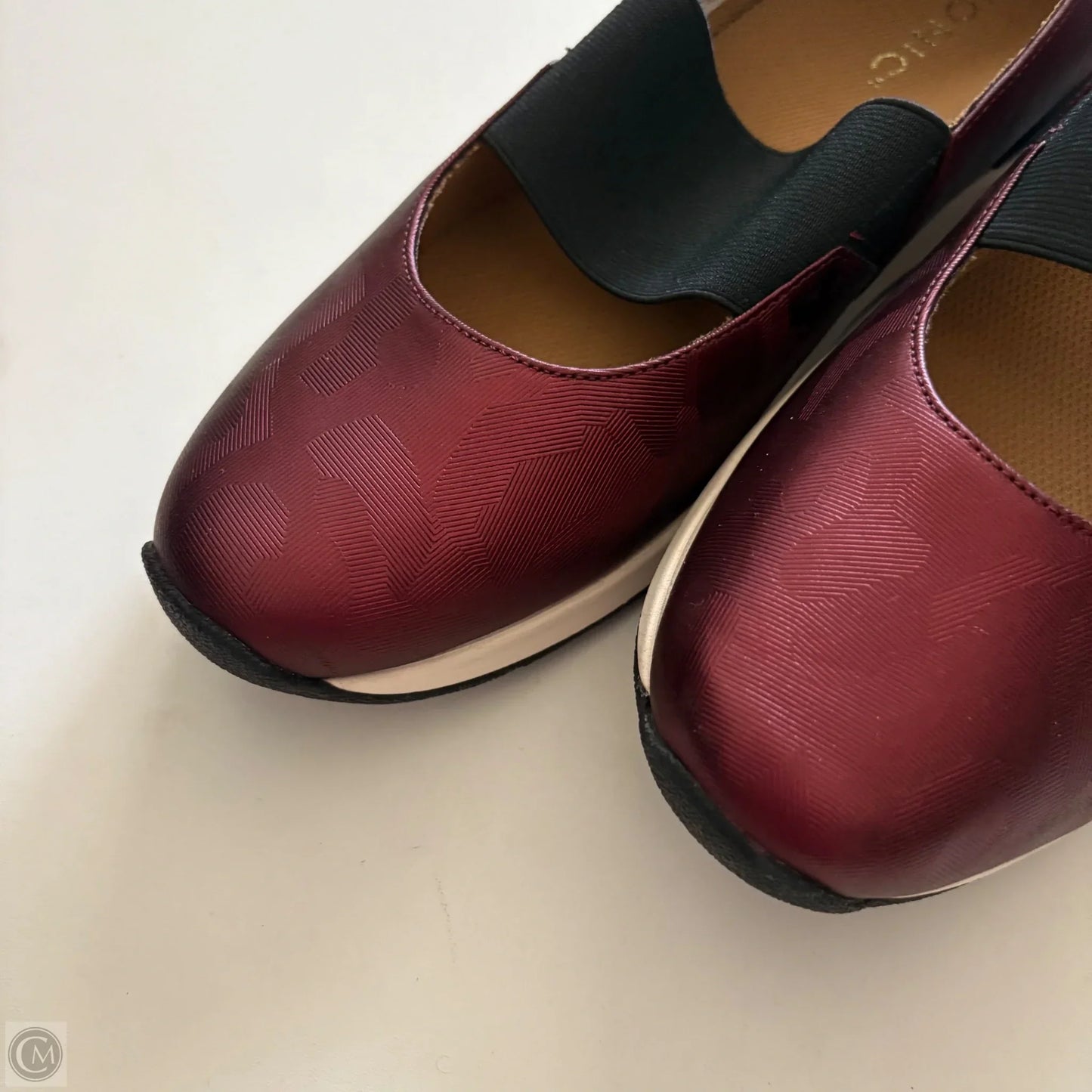 Shoes Flats By Vionic In Maroon, Size: 9