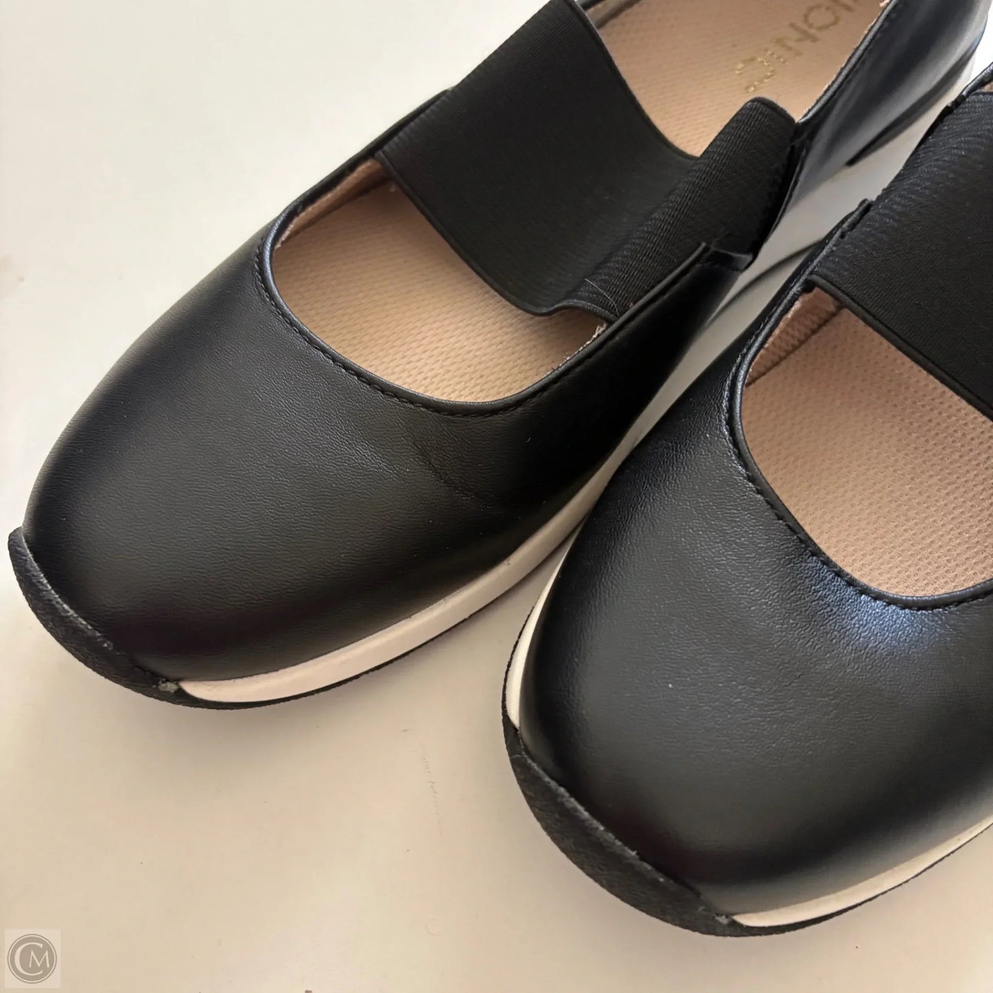 Shoes Flats By Vionic In Black, Size: 9