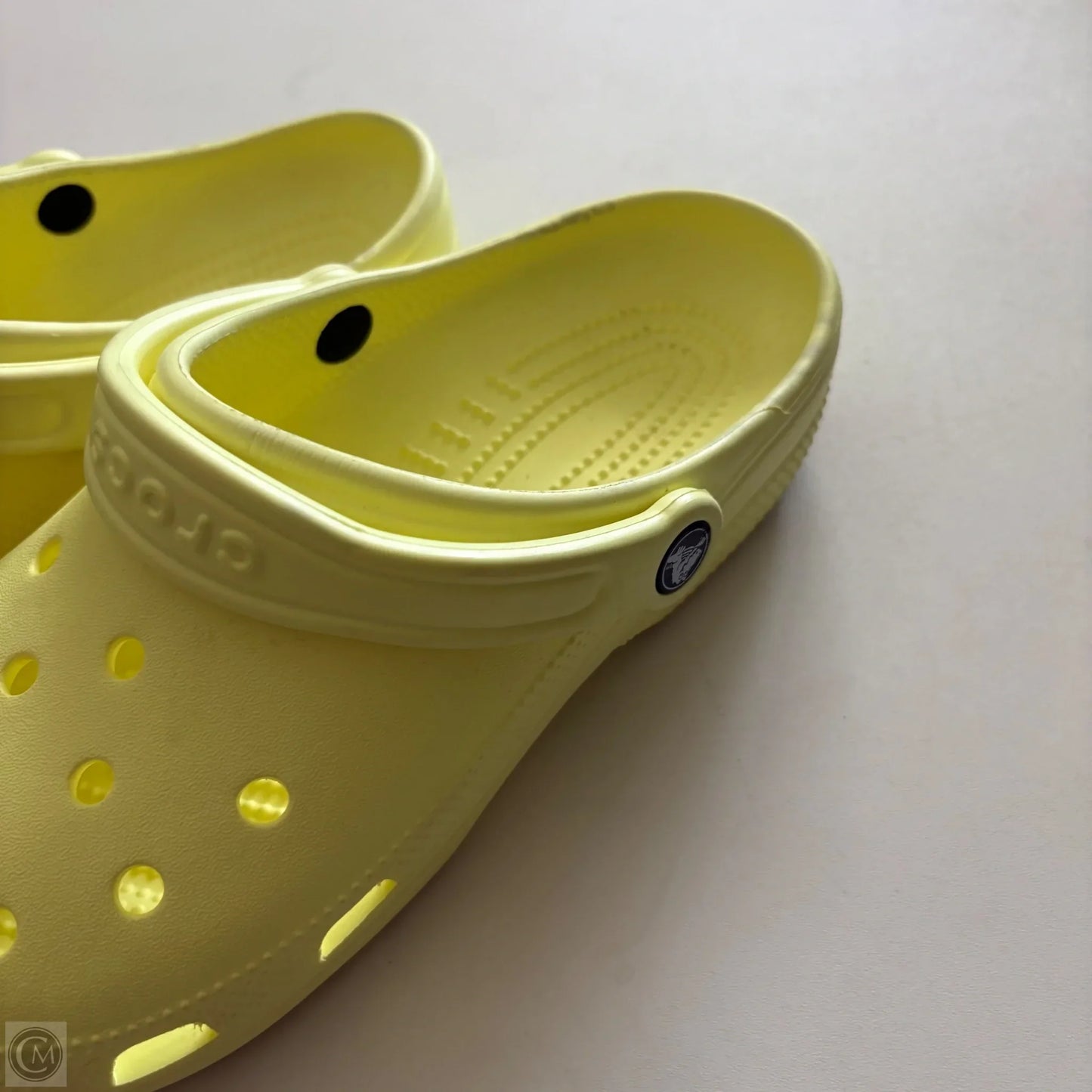 Shoes Flats By Crocs In Yellow, Size: 9