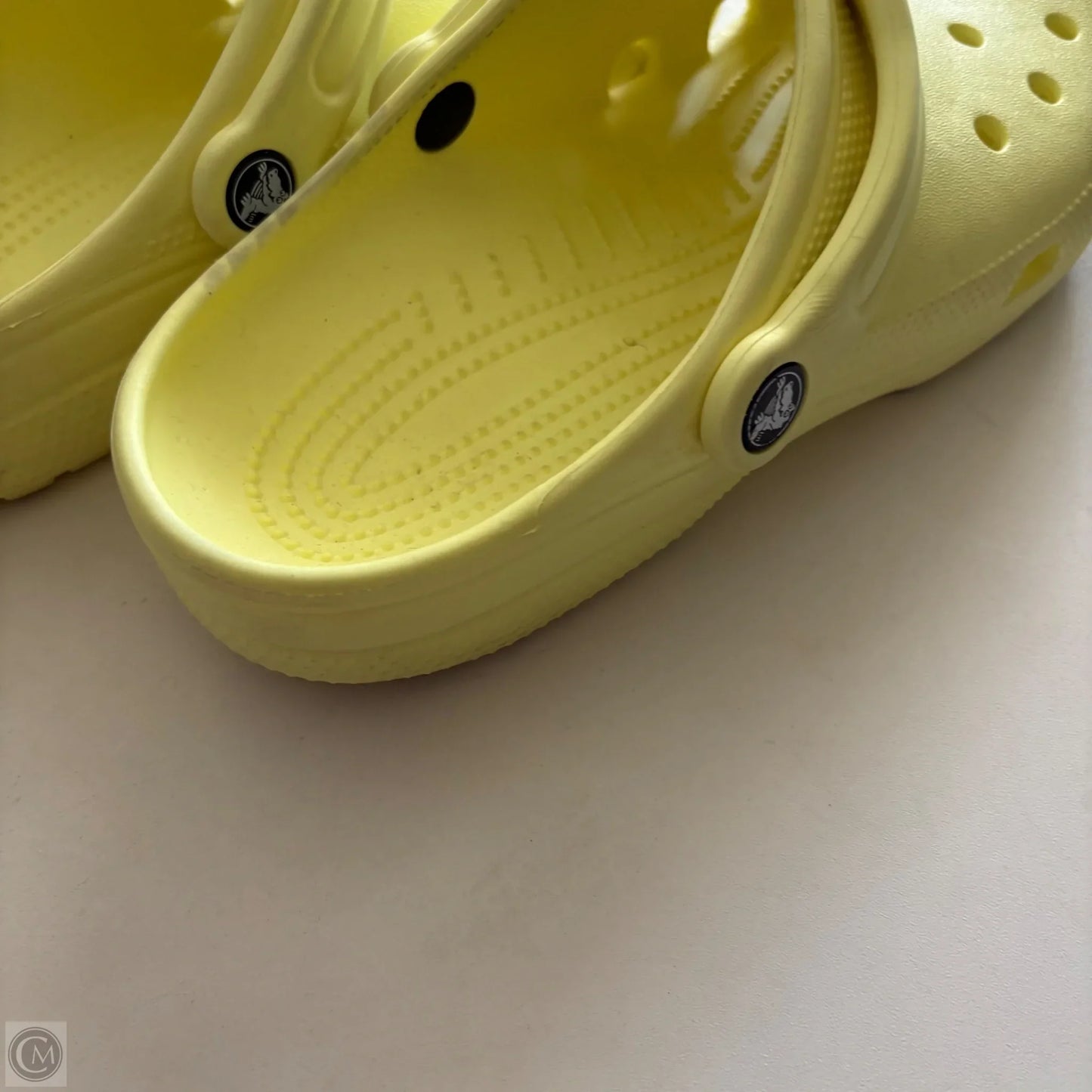 Shoes Flats By Crocs In Yellow, Size: 9