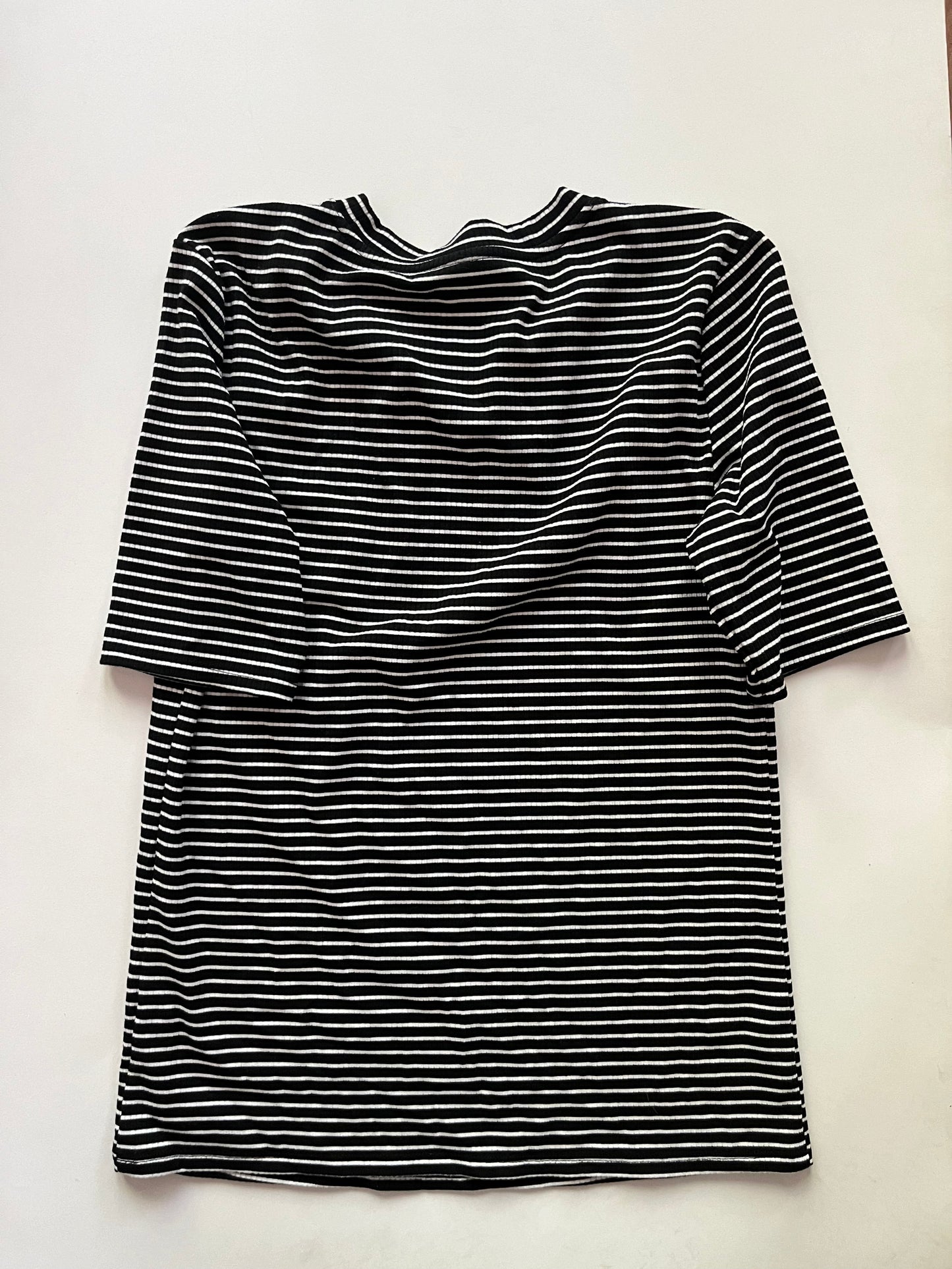 Top Short Sleeve By Simply Vera In Striped, Size: M