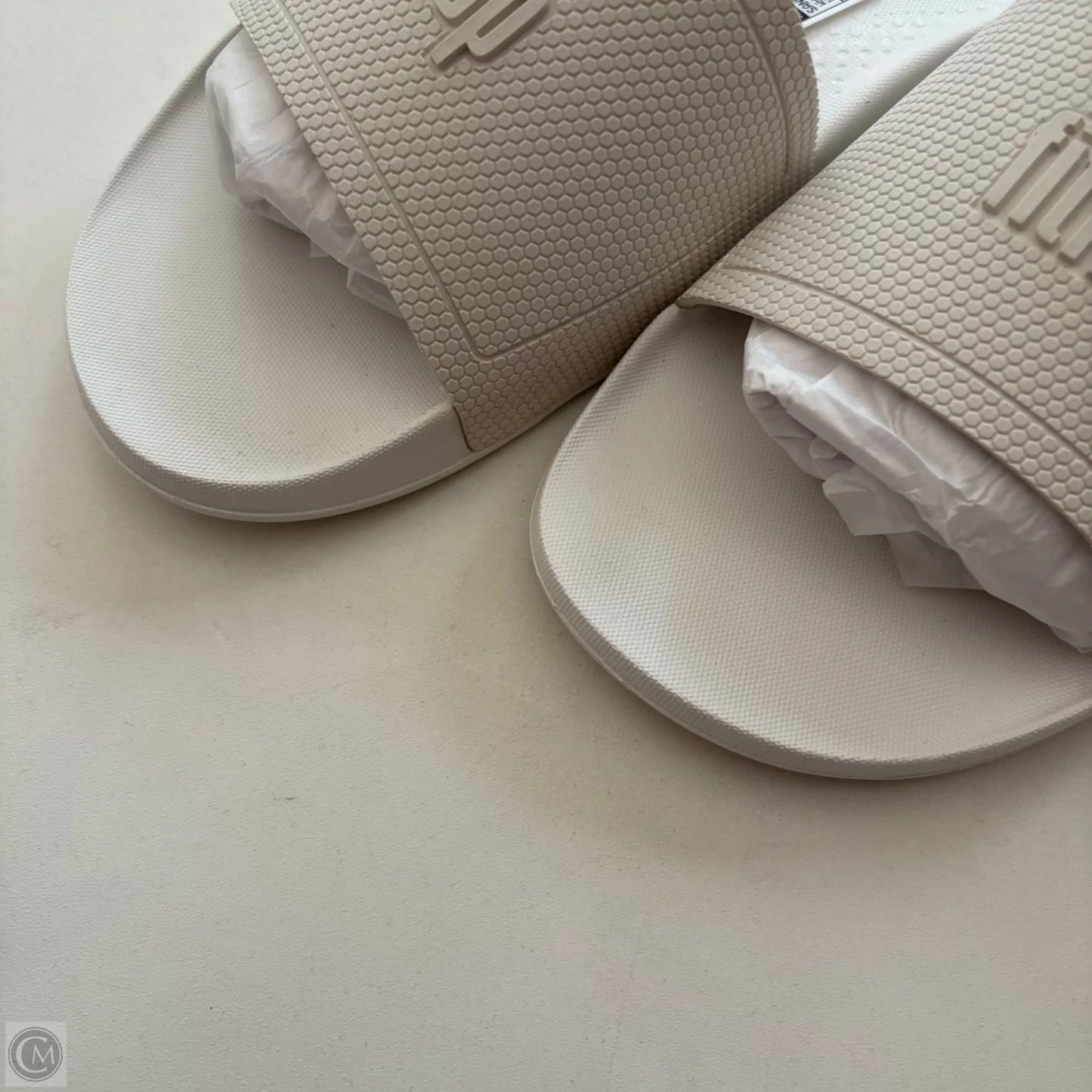 Sandals Flats By Fitflop In White, Size: 8