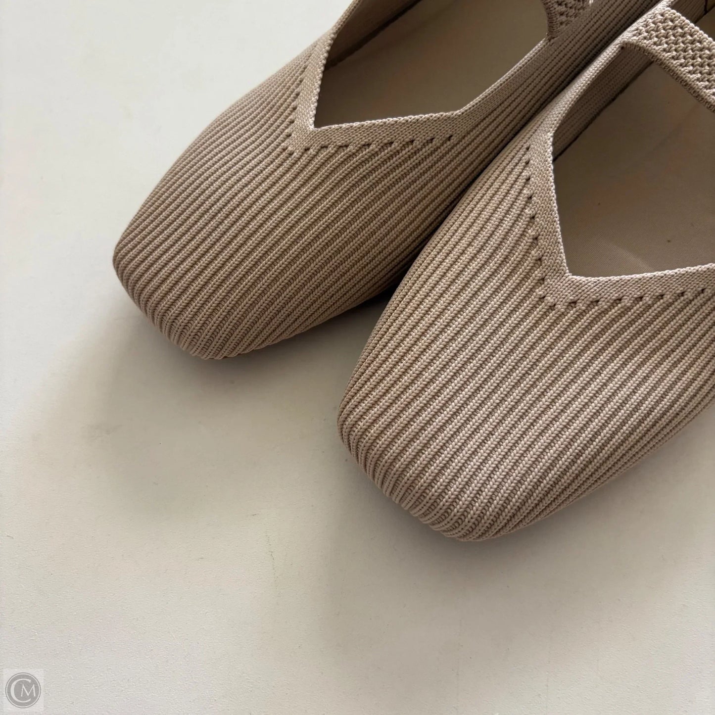 Shoes Flats By Vivaia In Beige, Size: 9
