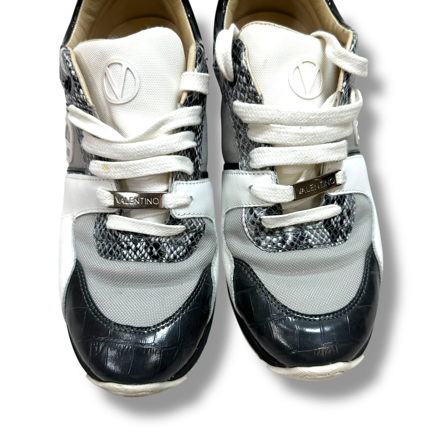 Shoes Luxury Designer By Valentino by Mario In White, Size: 9.5