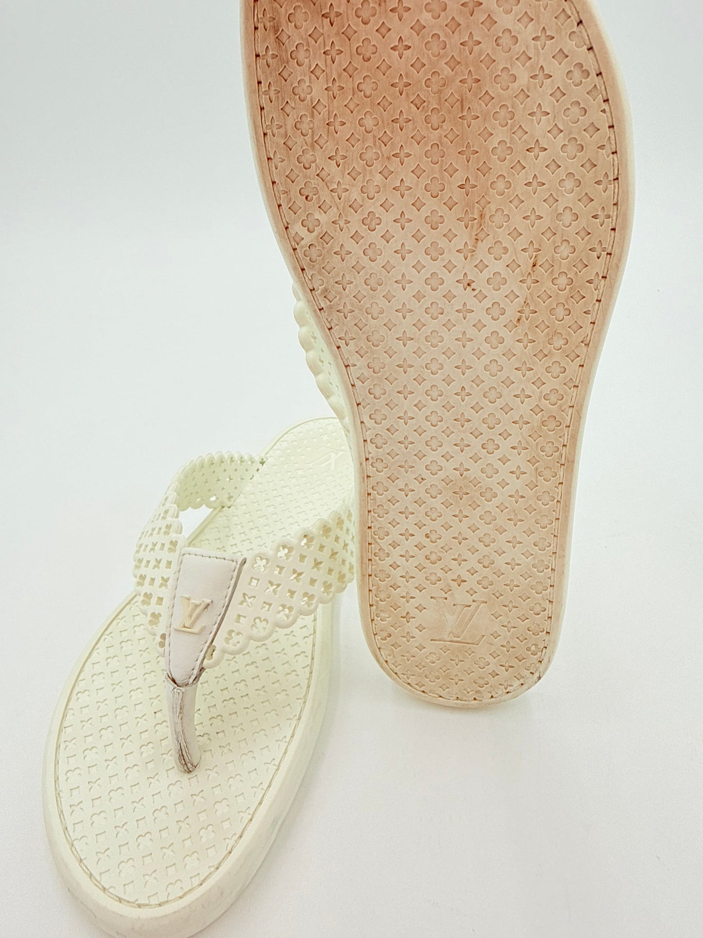 Sandals Luxury Designer By Louis Vuitton In White, Size:5
