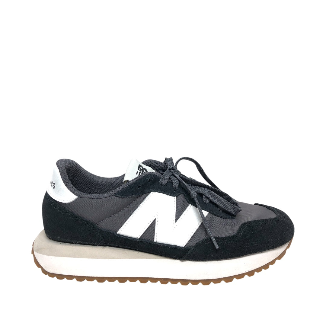 Shoes Athletic By New Balance In Grey, Size: 9.5