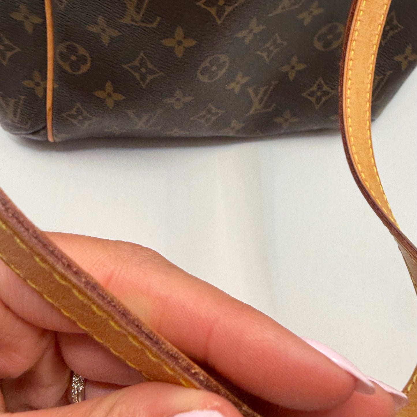 Handbag Luxury Designer By Louis Vuitton, Size: Medium