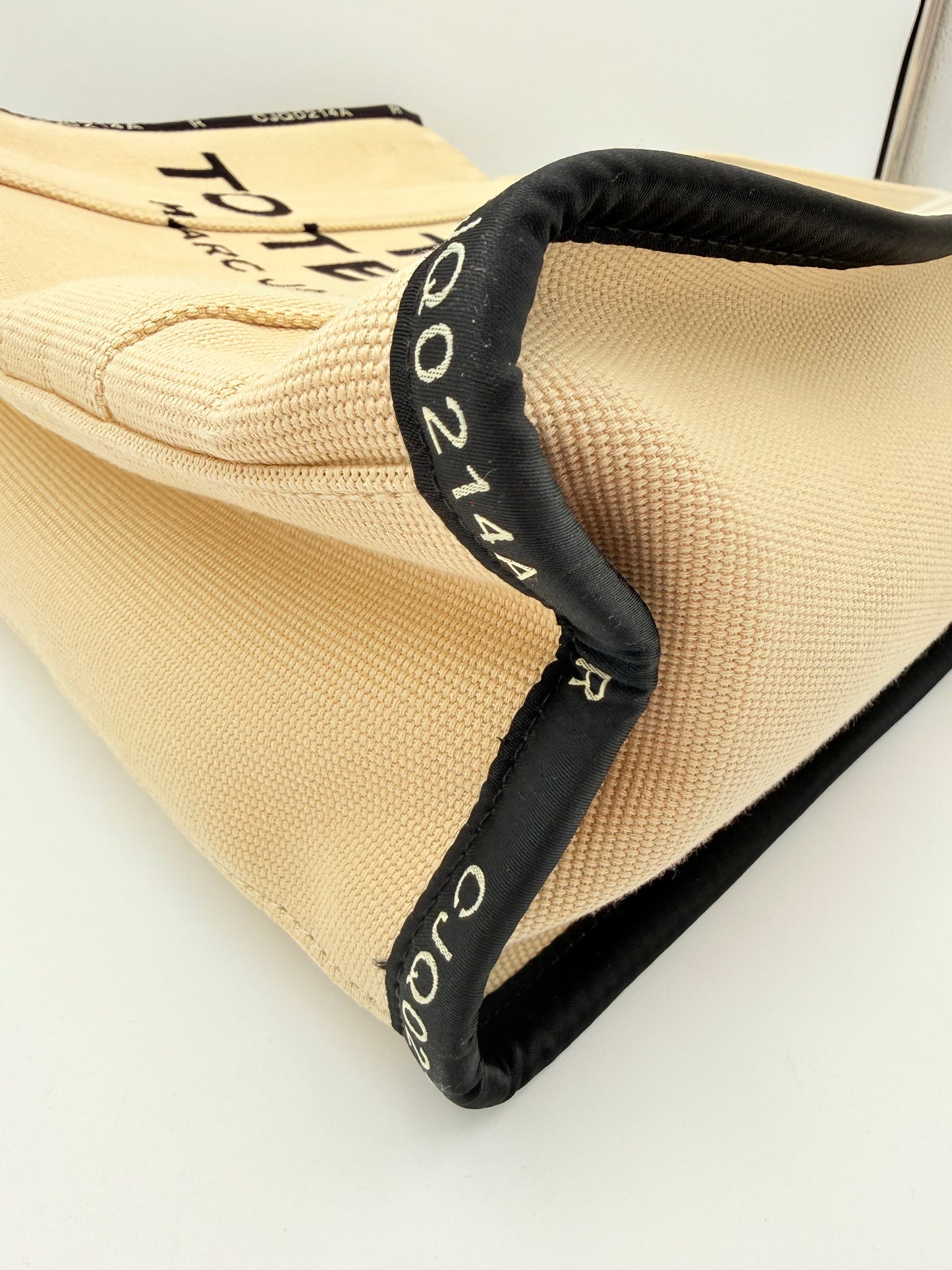Tote Luxury Designer By Marc Jacobs, Size: Large