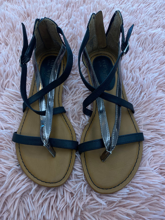 Black Silver Sandals Flats Sofft, Size 7