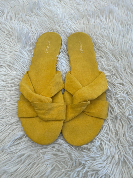Sandals Flats By Divided  Size: 9.5