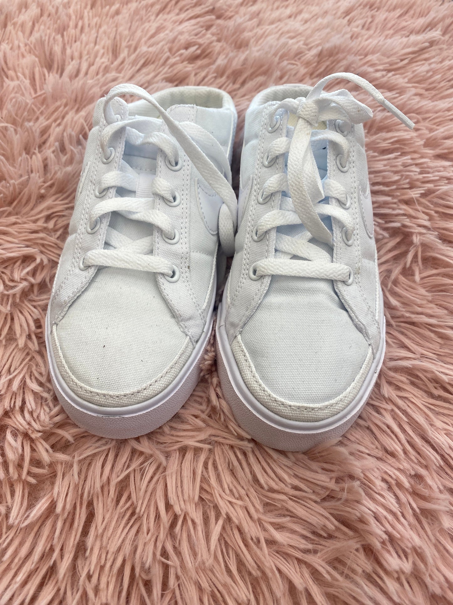 White Shoes Sneakers Nike Apparel, Size 6
