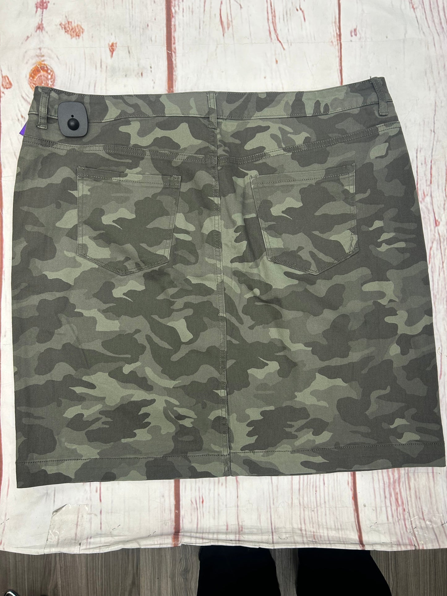 Skirt Mini & Short By Style And Company In Camoflauge, Size: 18