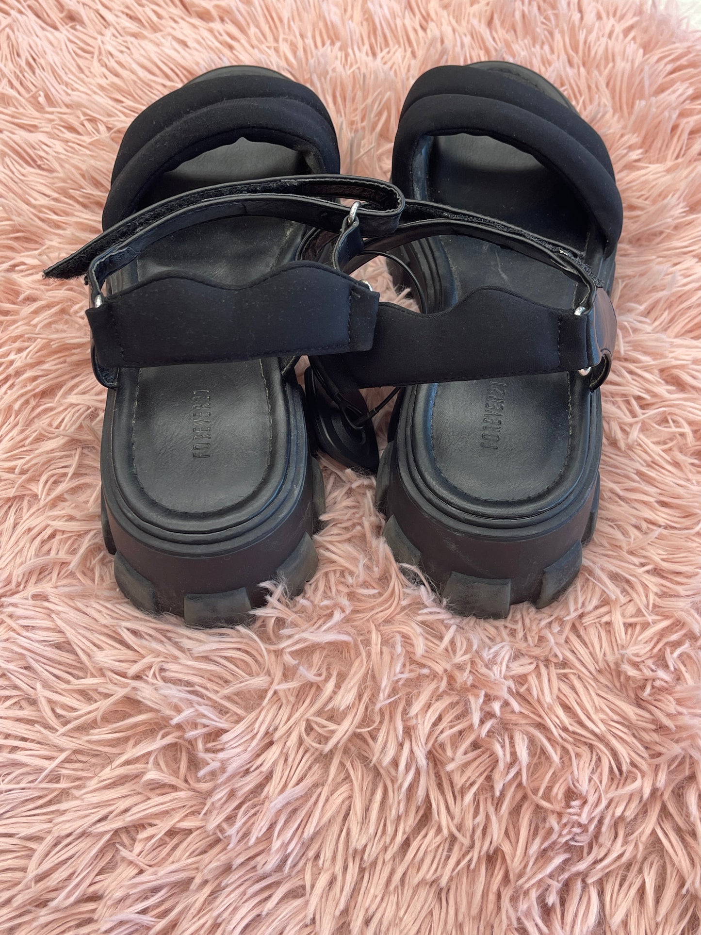 Black Sandals Flats Forever 21, Size 10