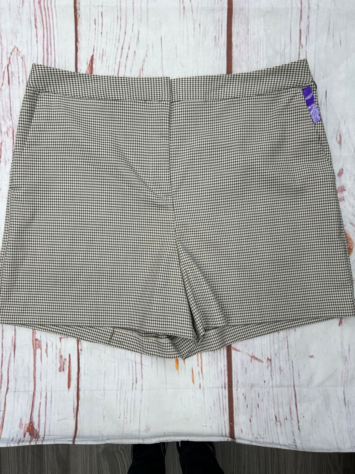 Shorts By Worthington In Houndstooth, Size: 14