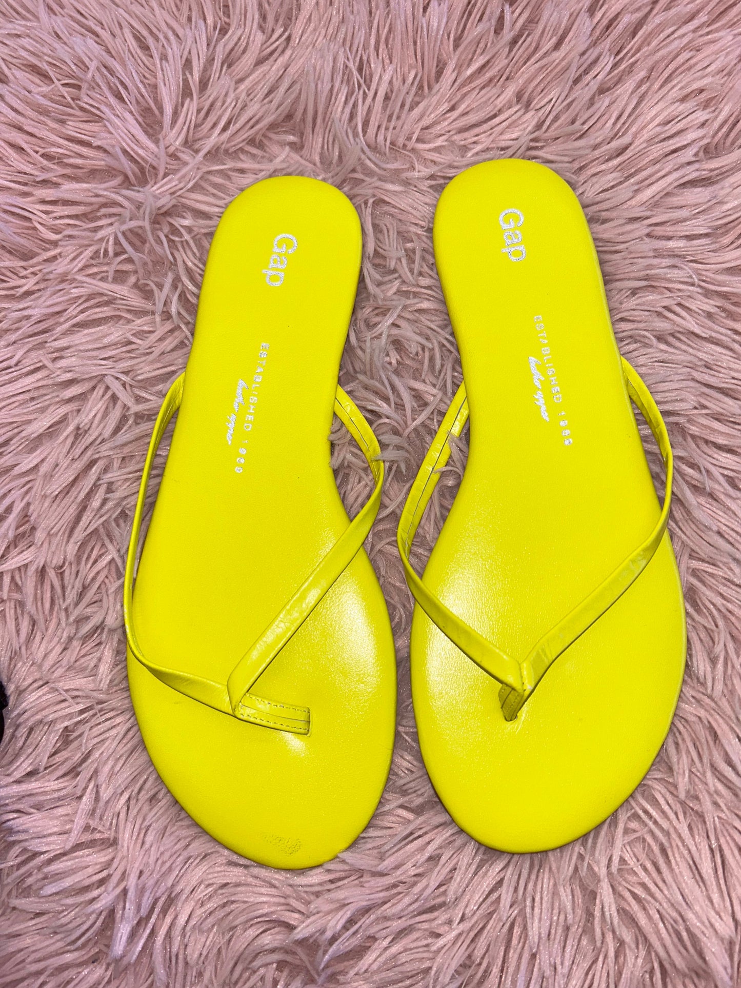 Yellow Sandals Flip Flops Gap, Size 8