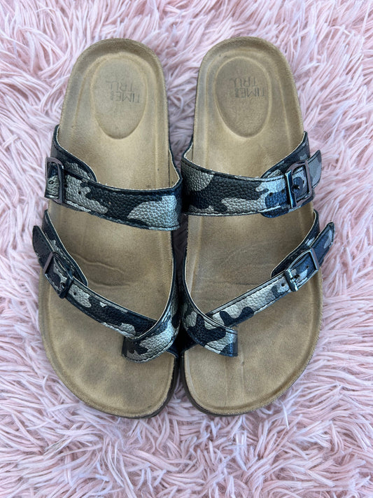 Sandals Flats By Time And Tru In Camoflauge, Size: 7