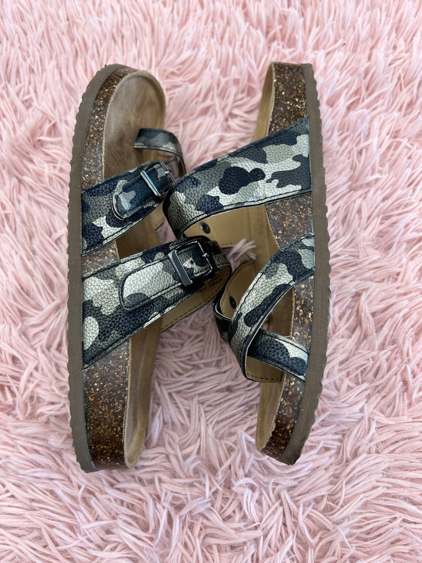 Sandals Flats By Time And Tru In Camoflauge, Size: 7