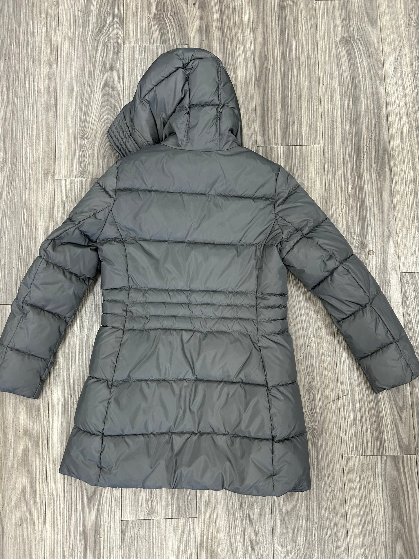 Coat Puffer & Quilted By Tahari In Grey, Size: M