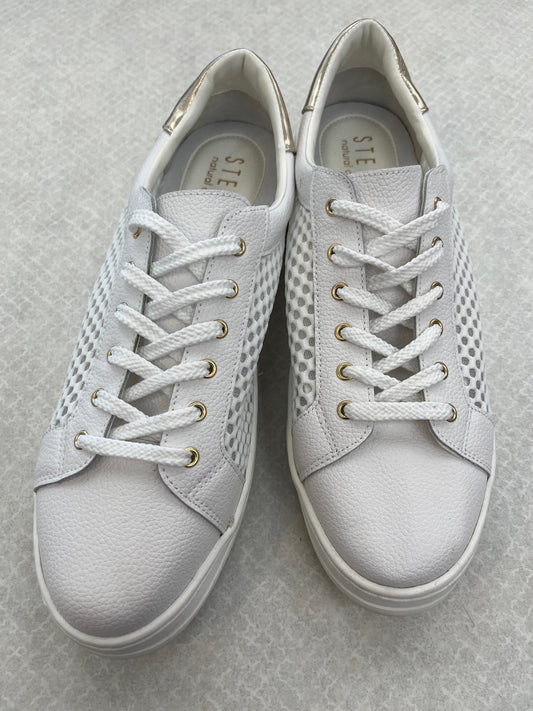 White Shoes Sneakers Clothes Mentor, Size 11