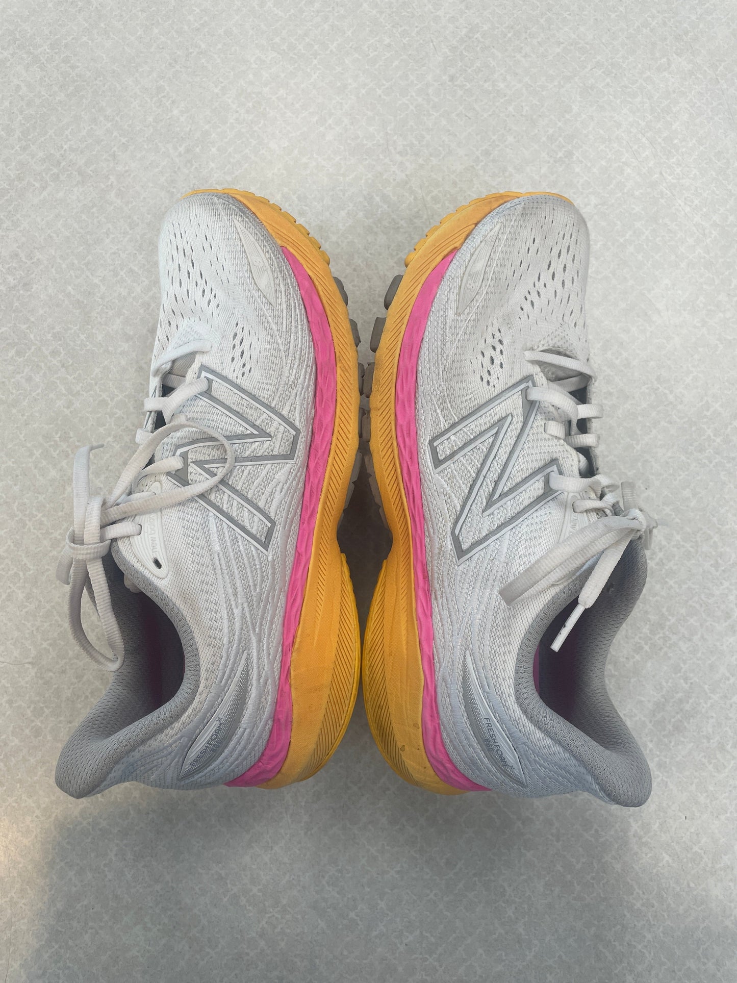 Shoes Athletic By New Balance In Pink & White, Size: 9.5