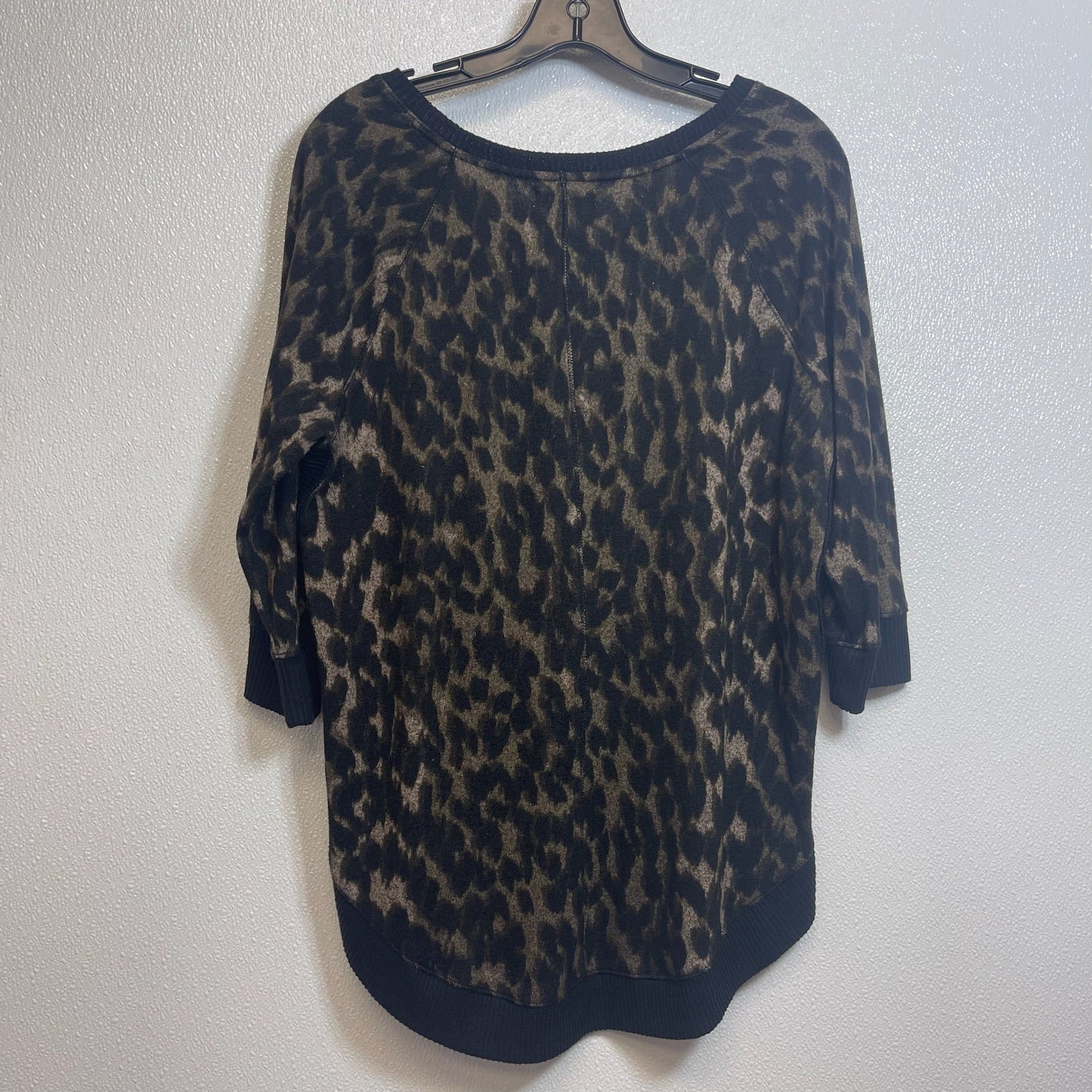 Top Long Sleeve By Maurices O In Leopard Print, Size: M