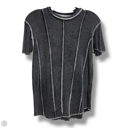 Top Short Sleeve By Pol In Grey, Size: M