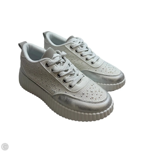 Shoes Sneakers By Clothes Mentor In White, Size: 8