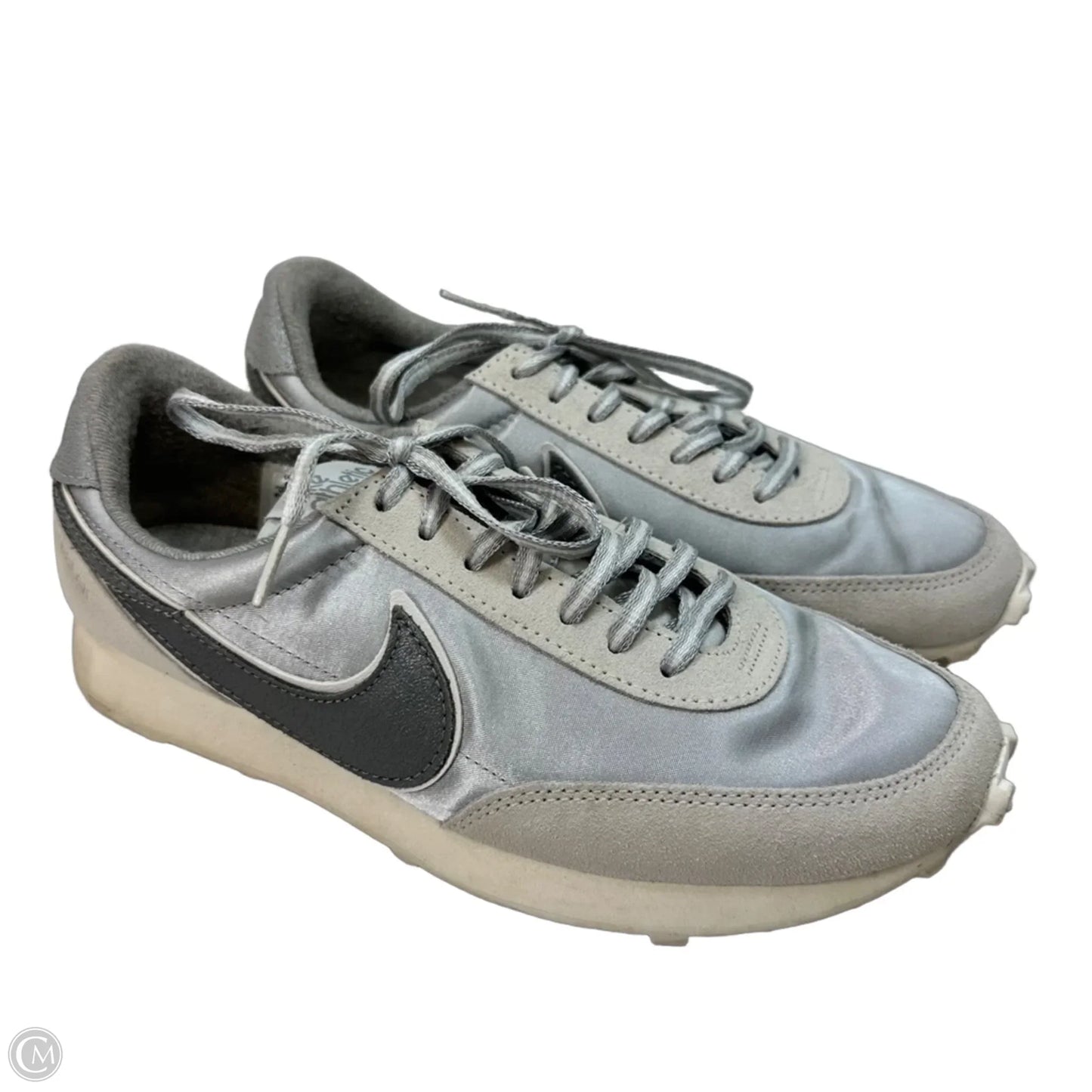Shoes Sneakers By Nike In Silver, Size: 8