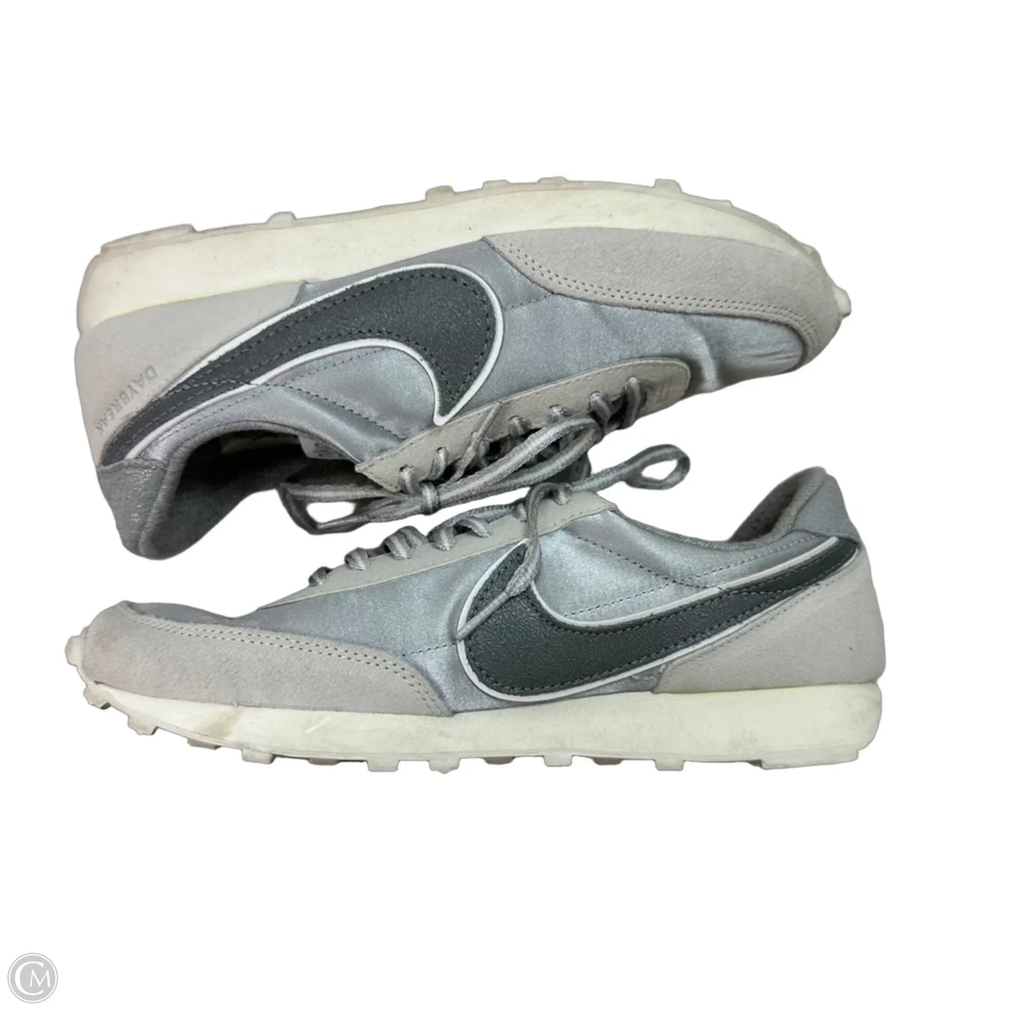 Shoes Sneakers By Nike In Silver, Size: 8