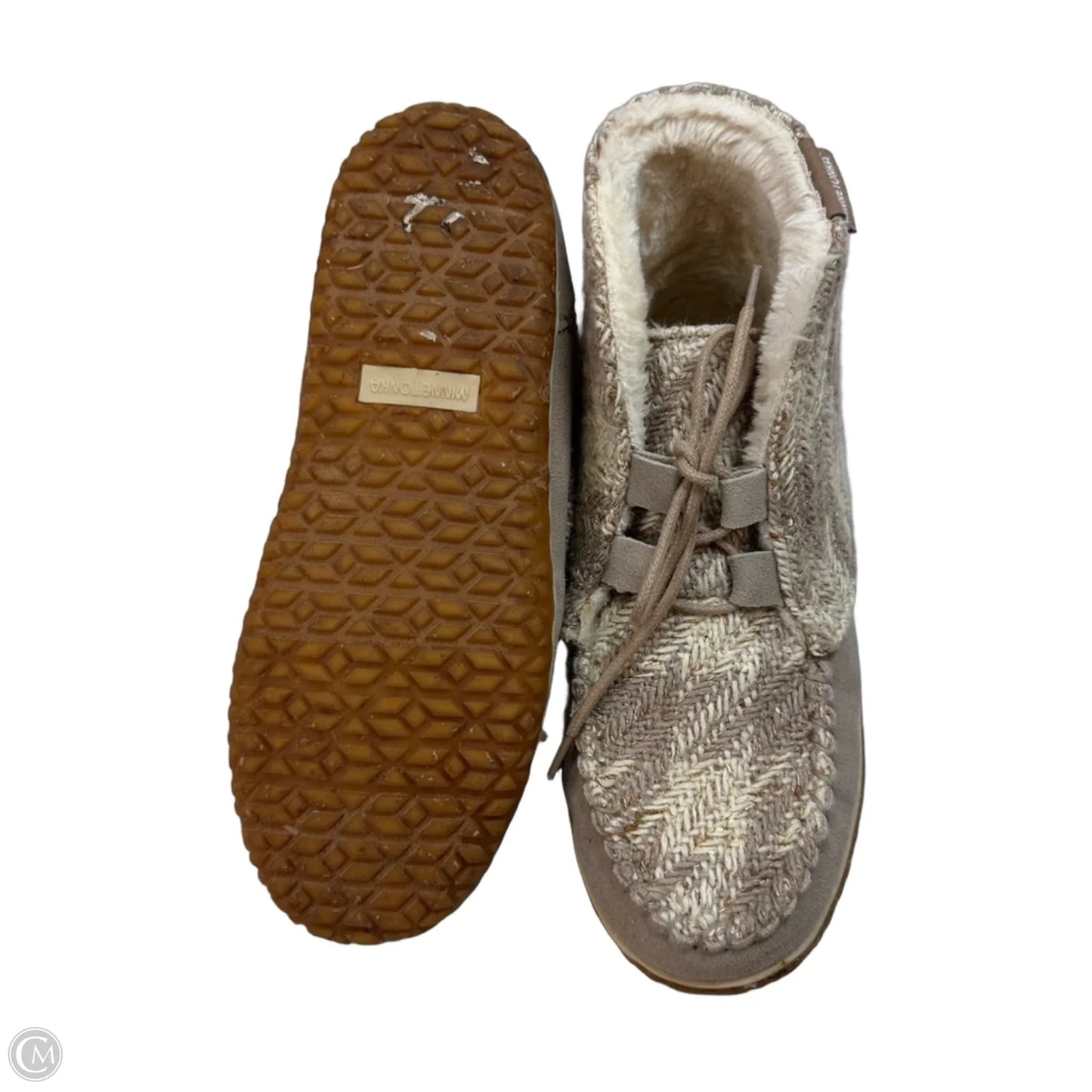 Shoes Flats By Minnetonka In Cream, Size: 9