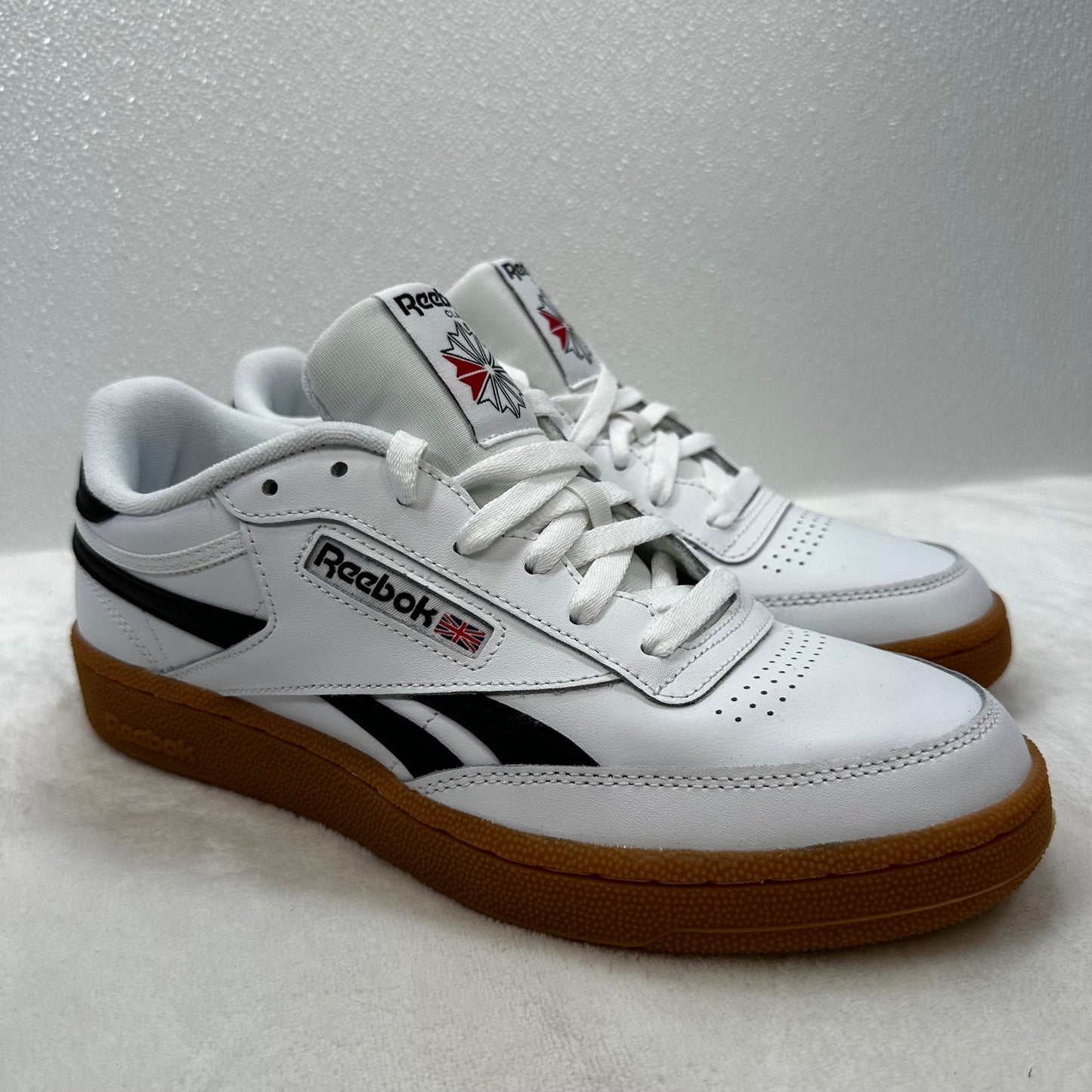 Shoes Athletic By Reebok In White, Size: 8