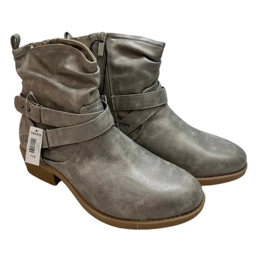 Boots Ankle Flats By Torrid In Grey, Size: 11.5