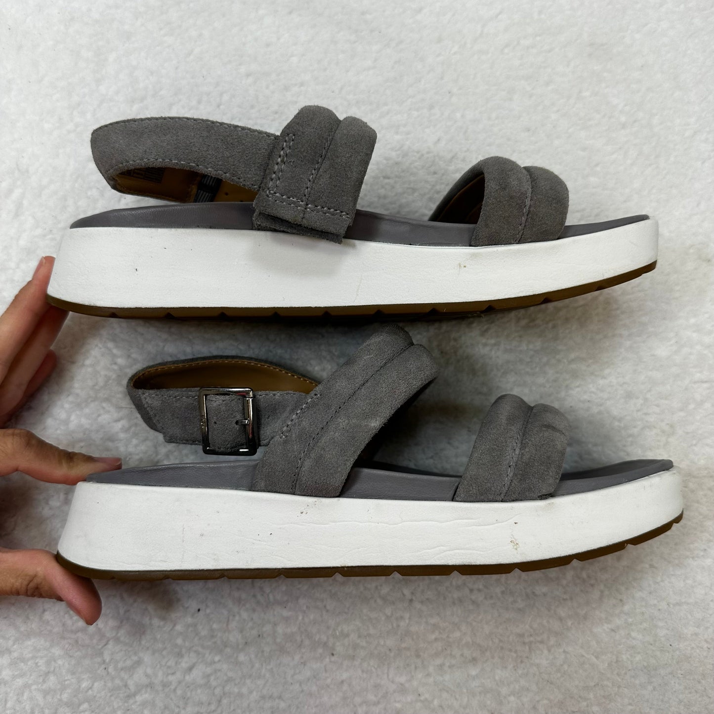 Grey Sandals Flats Ugg, Size 8