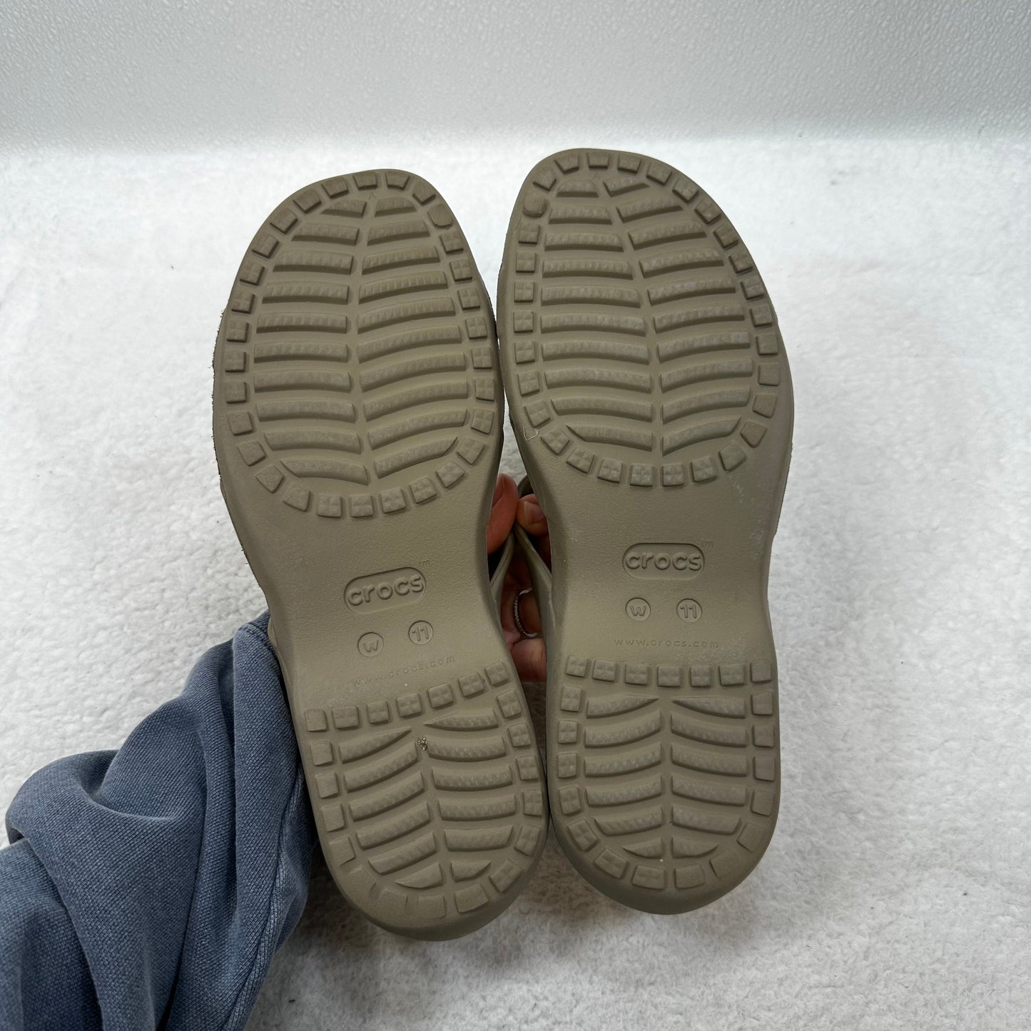 White Sandals Flats Crocs, Size 11