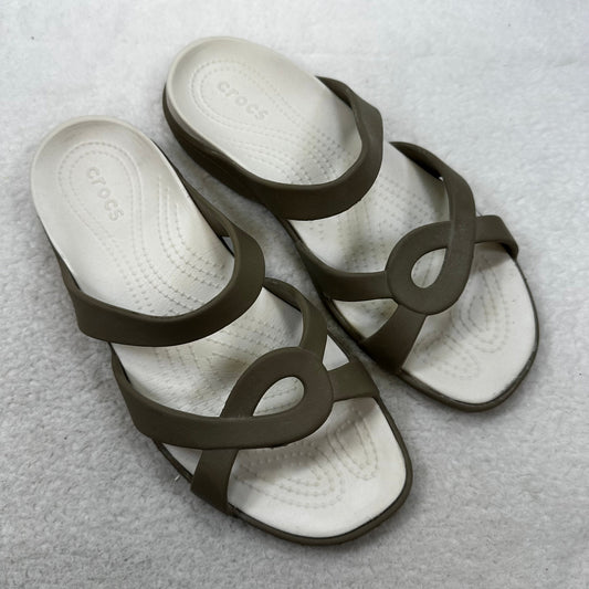 White Sandals Flats Crocs, Size 11