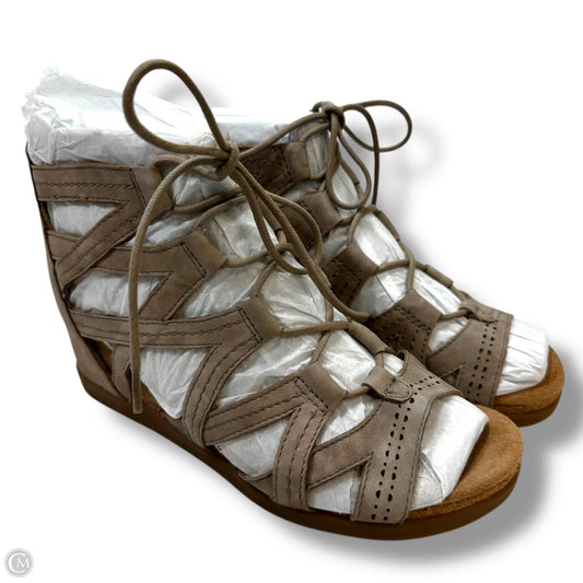 Sandals Heels Wedge By Earth Origins In Taupe, Size: 8.5