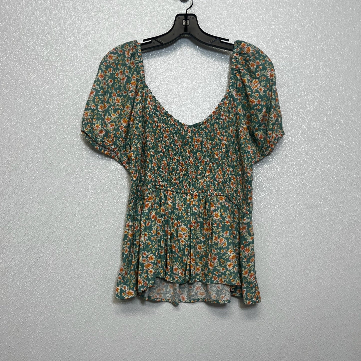 Top Short Sleeve By Maurices In Green, Size: L