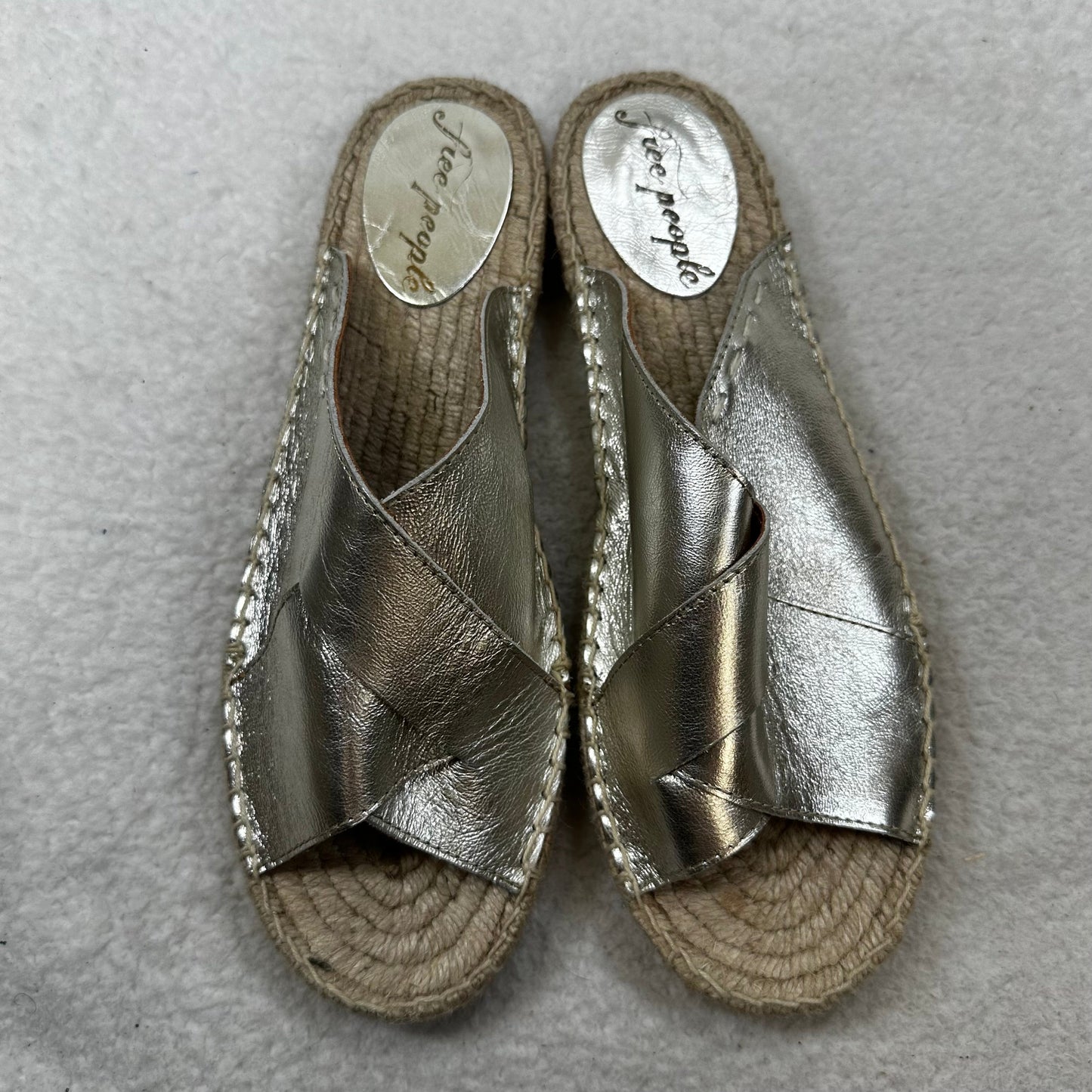 Sandals Flats By Free People In Silver, Size: 9