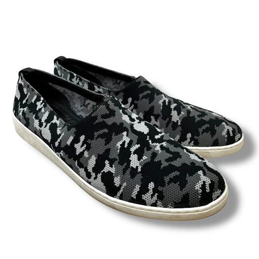 Shoes Flats By Adam Tucker In Camouflage Print, Size: 11