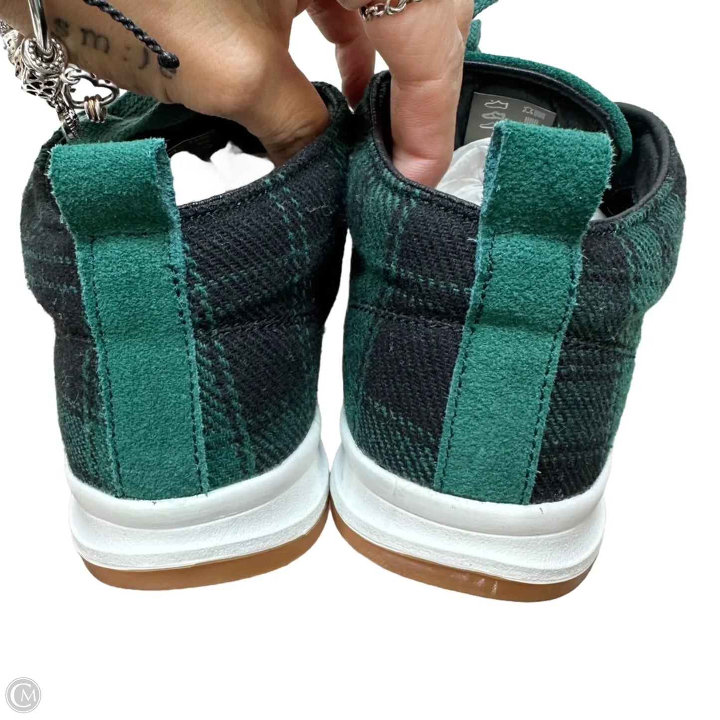 Shoes Sneakers By Coldwater Creek In Plaid Pattern, Size: 7.5