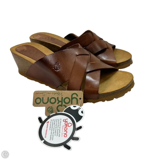 Sandals Flats By Clothes Mentor In Brown, Size: 9