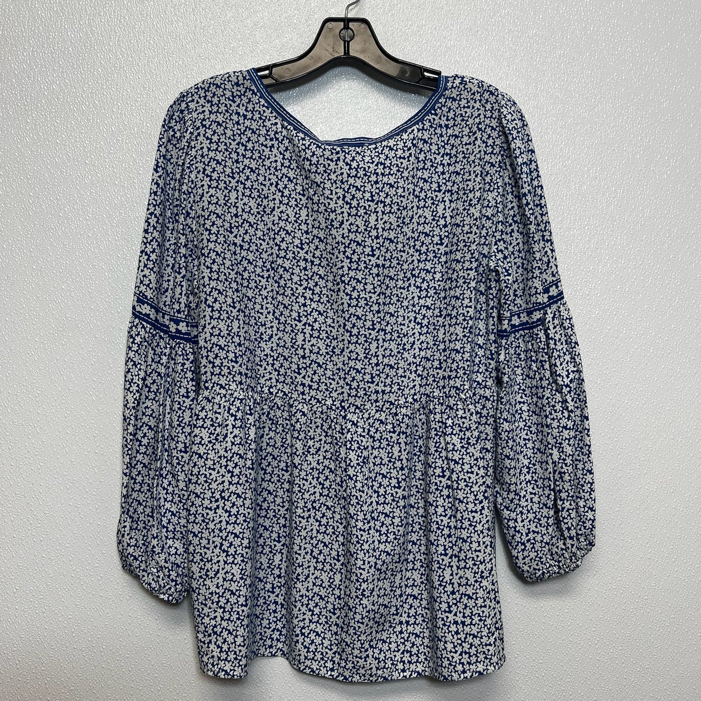 Top Long Sleeve By Max Studio In Blue White, Size: S