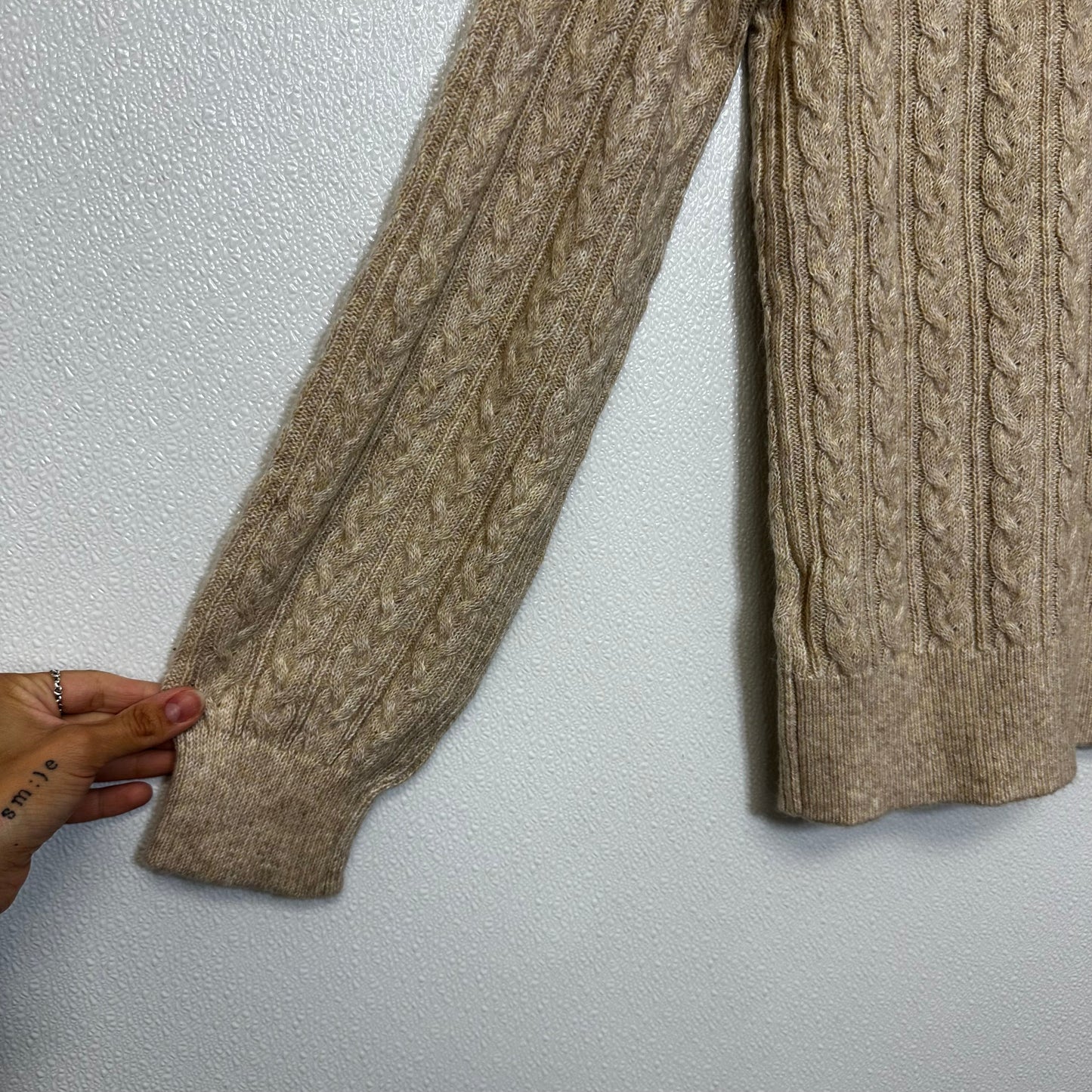 Tan Sweater Abercrombie And Fitch, Size M