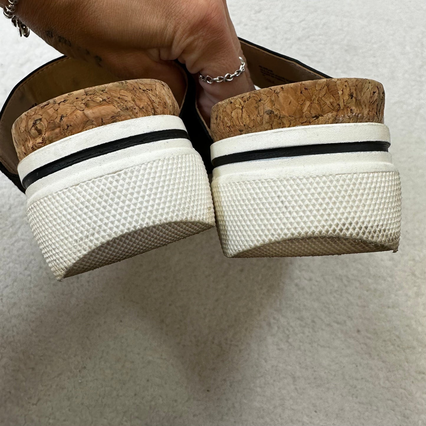 Black Sandals Flats Adrienne Vittadini, Size 10