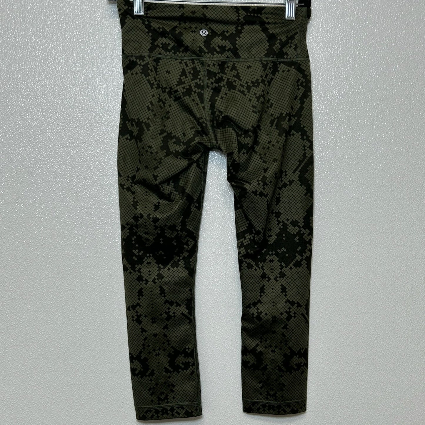 Green Athletic Capris Lululemon, Size S