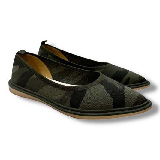 Shoes Flats By Louise Et Cie In Camouflage Print, Size: 7.5