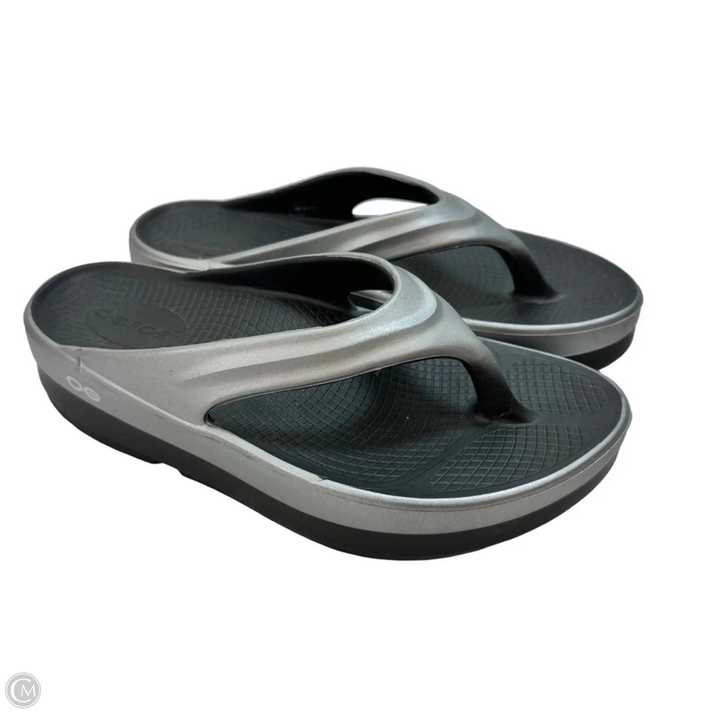 Sandals Flats By Oofos In Silver, Size: 9
