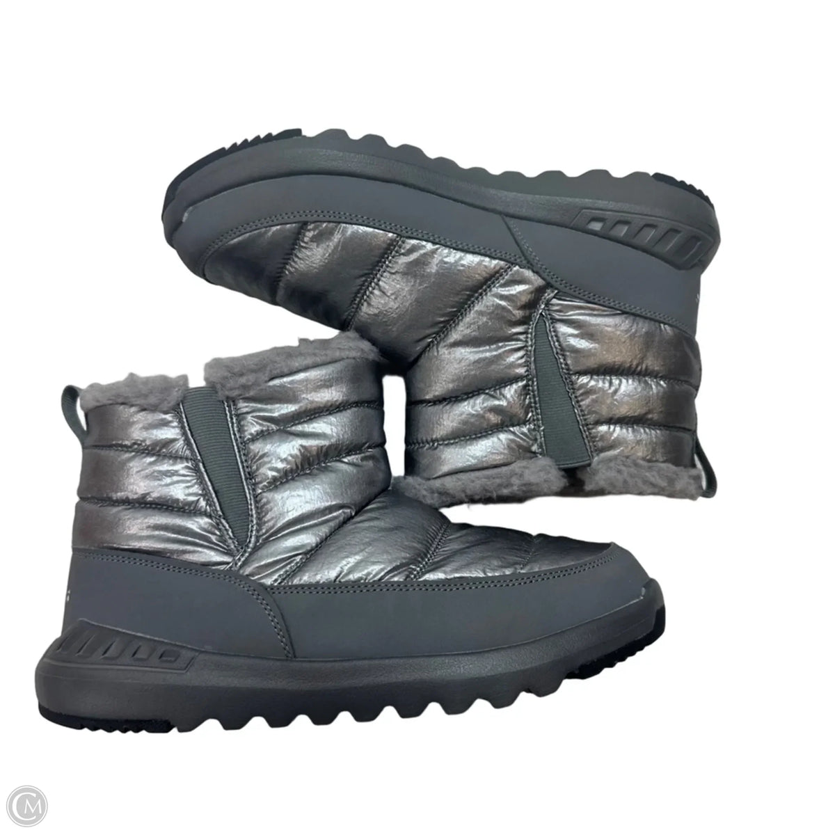 Boots Ankle Flats By Bearpaw In Silver, Size: 7